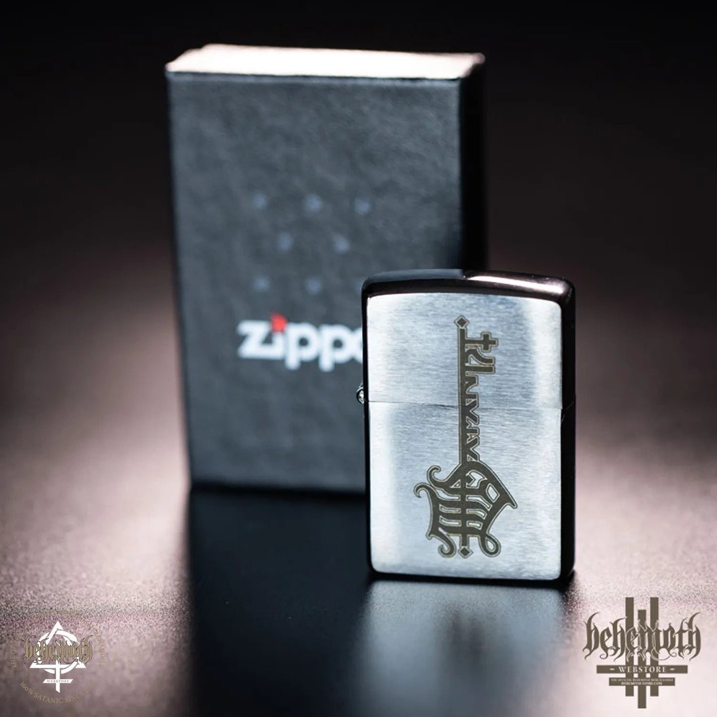 Ein Behemoth ZIPPO Feuerzeug „The Unholy Trinity“