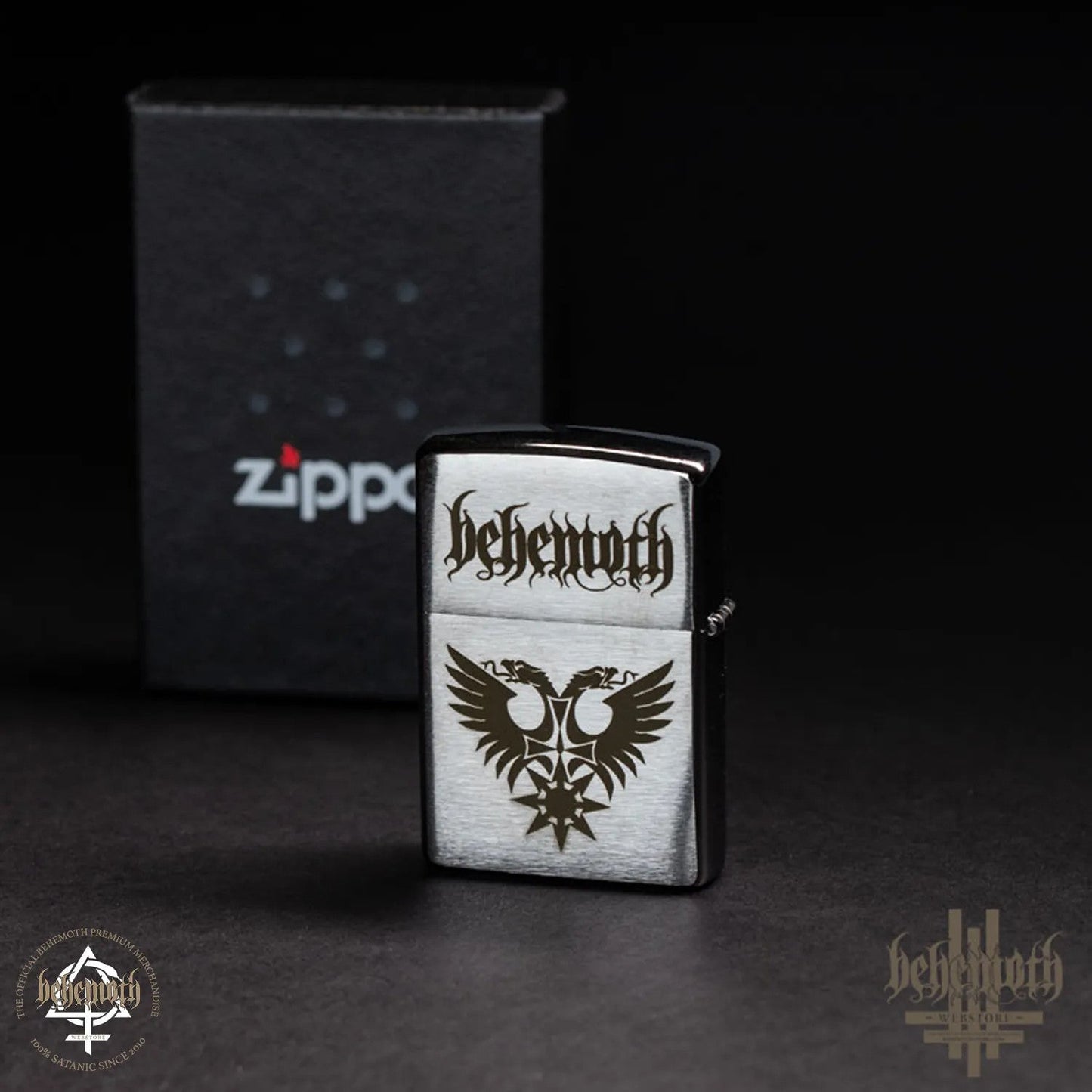 Ein Behemoth ZIPPO-Feuerzeug „Slaves Shall Serve“